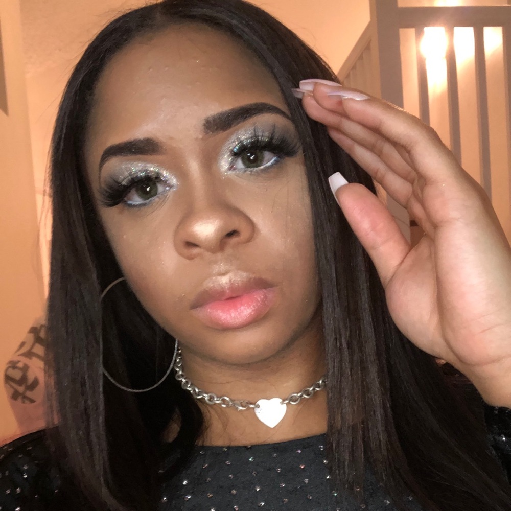 Meet your Posher, Cortisha